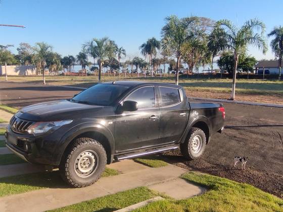 MITSUBISHI L200 TRITON 2.4 16V TURBO DIESEL GLS CD 4X4 AUTOMÁTICO